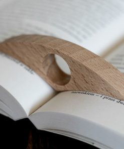 drewniany holder do książki